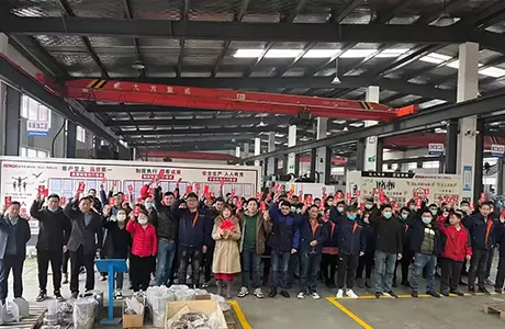 ظرف أحمر لمهرجان الربيع 2023