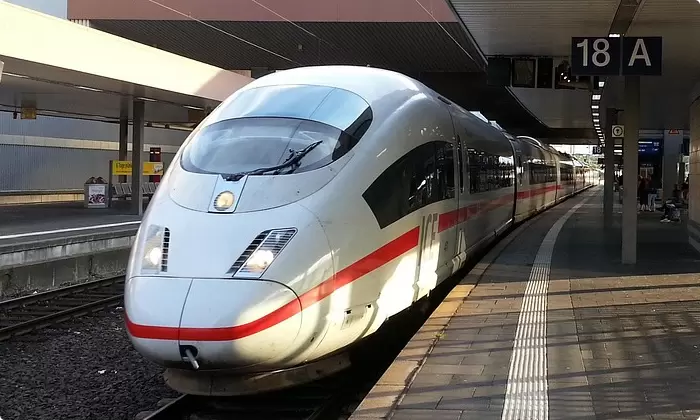 النقل بالسكك الحديدية