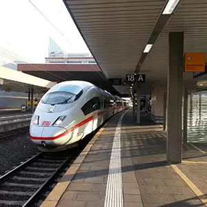 صناعة النقل بالسكك الحديدية