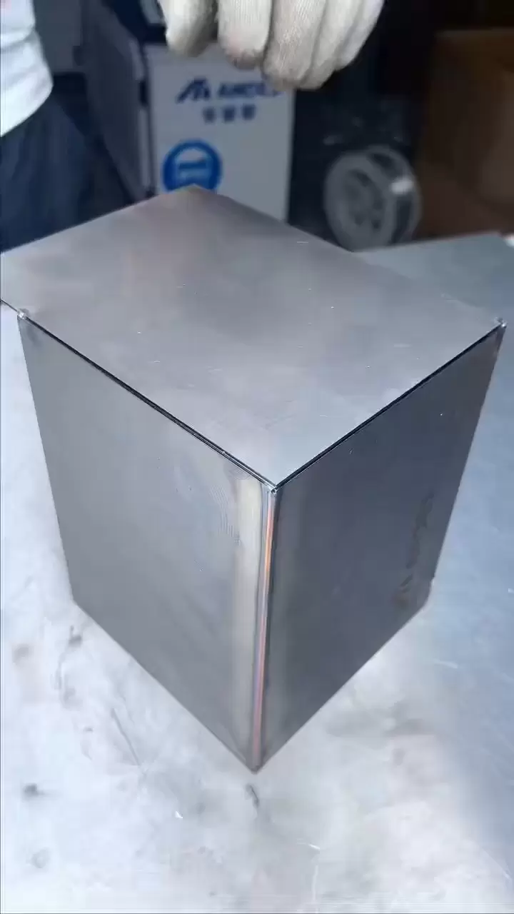 اللحام بالليزر